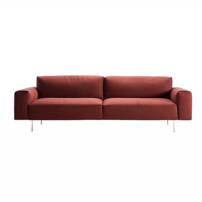 Tip Toe Sofa von Sancal, modernes, kastenförmiges Sofa in Rostrot mit filigranen, kupferfarbenen Füßen.